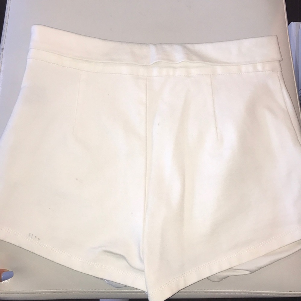 White skort - Picture 2 of 2